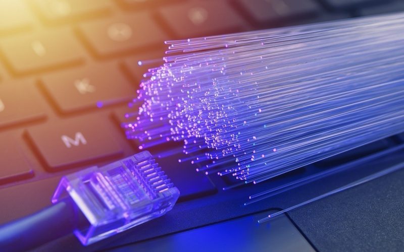 ΔΕΗ και Vodafone Ελλάδας διερευνούν τη δυνατότητα να ενώσουν τις δυνάμεις τους στις οπτικές ίνες