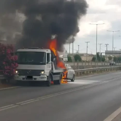Φωτιά σε φορτηγό δίπλα σε πρατήριο στον παράδρομο της Αθηνών–Λαμίας