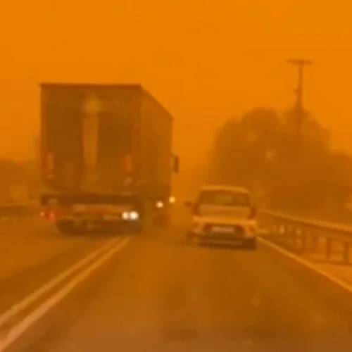 Αφρικανική σκόνη στην Κρήτη: Φορτηγό πραγματοποιεί επικίνδυνες παράνομες προσπεράσεις στον ΒΟΑΚ