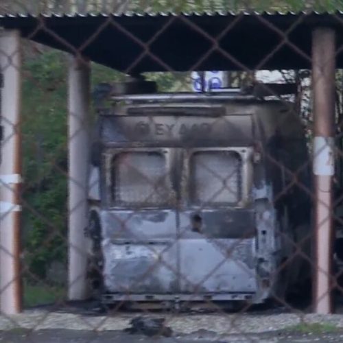 Χολαργός: Πυρκαγιά σε εργοτάξιο της ΕΥΔΑΠ – Ζημιές σε έξι οχήματα, ενδείξεις για εμπρησμό