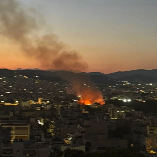 ΕΚΤΑΚΤΟ: Φωτιά στον Πειραιά – Καίγονται ξερά χόρτα, σκουπίδια και πίσσα (BINTEO-ΦΩΤΟ)