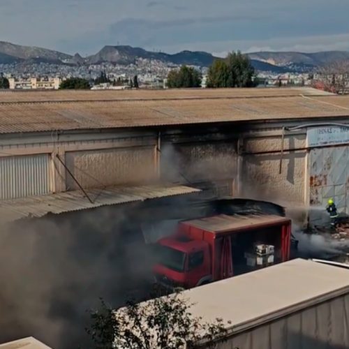 Πυρκαγιά σε αποθήκη εργοστασίου στον Ρέντη – Άμεση κινητοποίηση της Πυροσβεστικής