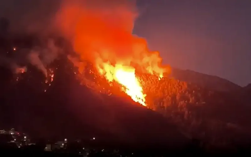 Πυρκαγιά στην Κόνιτσα: Καλύτερη η εικόνα, σε δύσβατη περιοχή με χαράδρες οι φλόγες