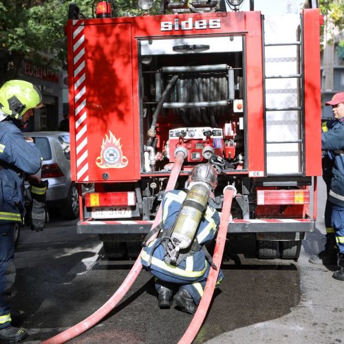 Φωτιά στην Πολίχνη: Δύο γυναίκες μεταφέρθηκαν στο νοσοκομείο