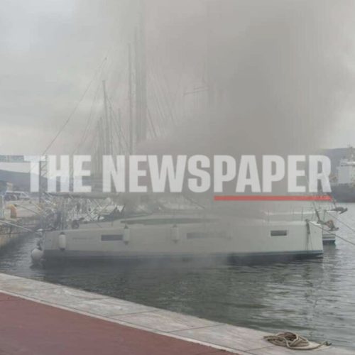 “ΣΥΝΑΓΕΡΜΟΣ ΣΤΟ ΛΙΜΑΝΙ ΤΟΥ ΒΟΛΟΥ” – Καίγεται σκάφος εντός της προβλήτας