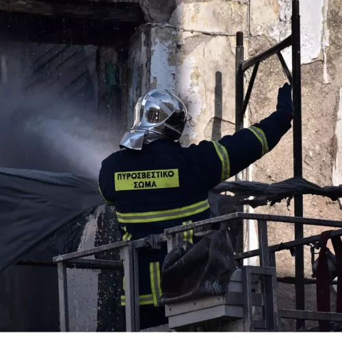 Στιγμές αγωνίας στην Πολίχνη Θεσσαλονίκης από φωτιά σε διαμέρισμα