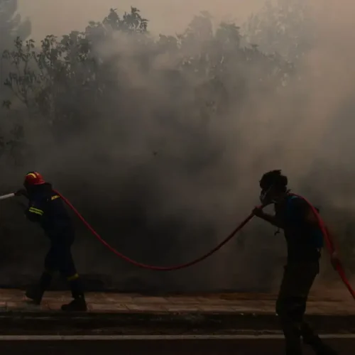 Φωτιά στο Κυριάκι Βοιωτίας: Στη μάχη και εναέρια μέσα
