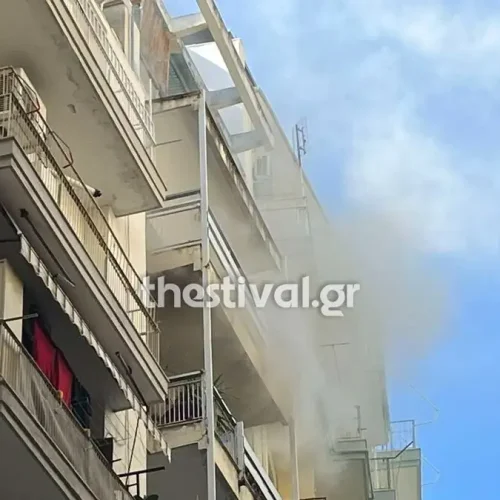 «Συναγερμός» στη Θεσσαλονίκη: Σπίτι κάηκε στο κέντρο της πόλης