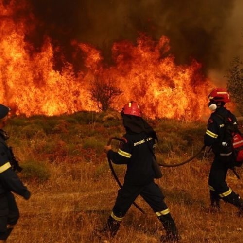 Διπλό «πύρινο» μέτωπο στην Κρήτη – Πυρκαγιές σε Ρέθυμνο και Σητεία