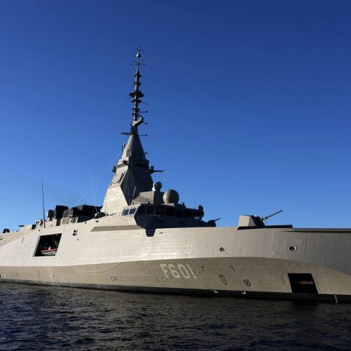 Φρεγάτα «Κίμων» στον Πειραιά: συμβολική άφιξη και μήνυμα σταθερότητας στην περιοχή
