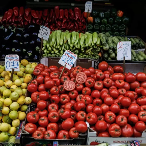 Από το χωράφι στο ράφι: Ακρίβεια 43% στα φρούτα και λαχανικά