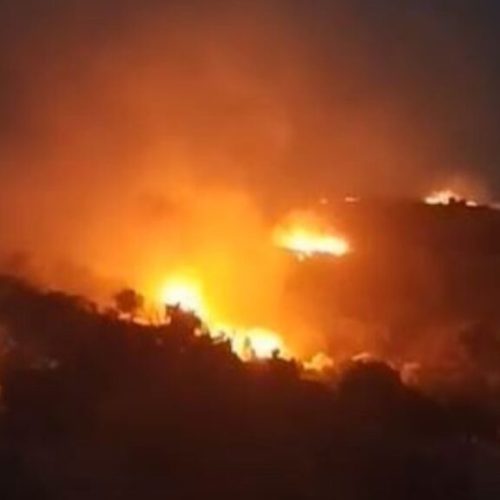 Αλβανία: Ένας νεκρός από τις φωτιές – Ορατές στην Κέρκυρα οι φλόγες!