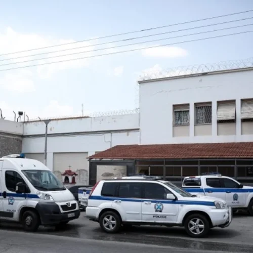 Αστυνομική επιχείρηση στον Κορυδαλλό: Κατασχέσεις όπλων και ναρκωτικών σε κελιά κρατουμένων