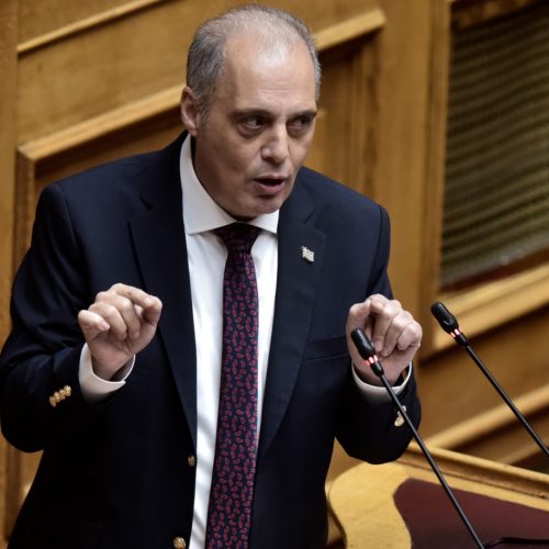 ΔΕΙΤΕ ΖΩΝΤΑΝΑ!  ΠΑΡΕΜΒΑΣΗ ΤΟΥ ΠΡΟΕΔΡΟΥ ΤΗΣ ΕΛΛΗΝΙΚΗΣ ΛΥΣΗΣ ΣΤΗΝ ΟΛΟΜΕΛΕΙΑ ΤΗΣ ΒΟΥΛΗΣ