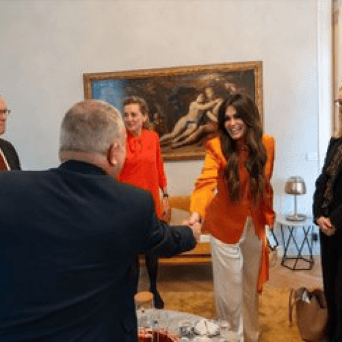 Κίμπερλι Γκίλφοϊλ: 8 διπλωμάτες, ένας στόχος