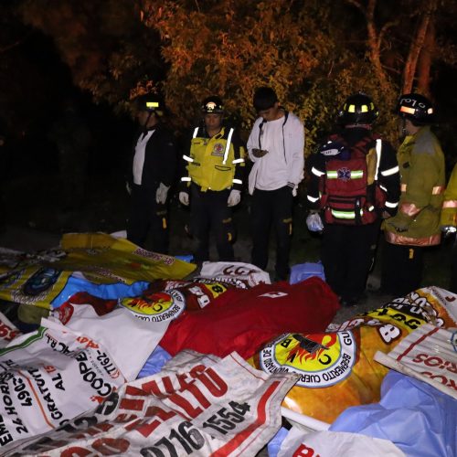 Θανατηφόρο δυστύχημα με λεωφορείο: 15 νεκροί και πολλοί τραυματίες! (ΒΙΝΤΕΟ)