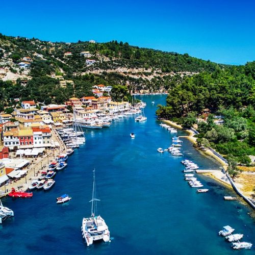 Υπό έλεγχο η φωτιά στα δύο σκάφη στο λιμάνι Γάιος των Παξών