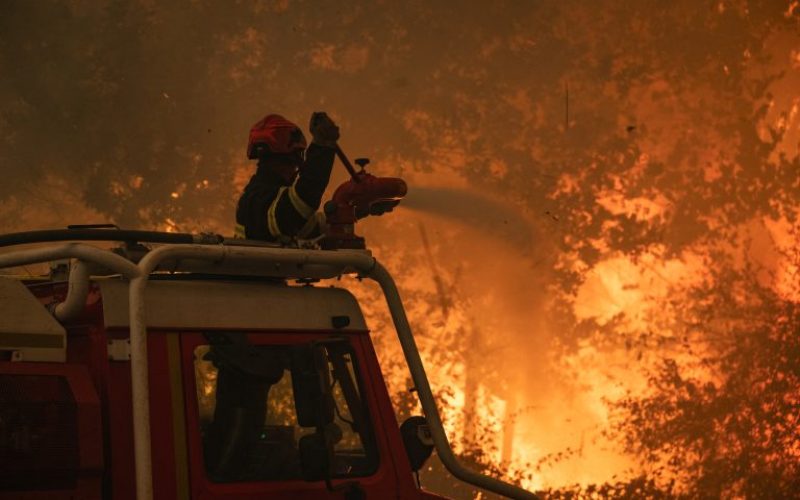 Πύρινος εφιάλτης σε Γαλλία και Ισπανία:  Nέα μέτωπα πυρκαγιών προκαλούν μαζικές απομακρύνσεις κατοίκων