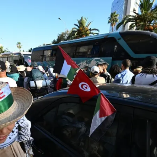 Αψηφούν τα σύνορα και τις απαγορεύσεις – Χιλιάδες κατευθύνονται στη Γάζα για να σπάσουν τον αποκλεισμό!