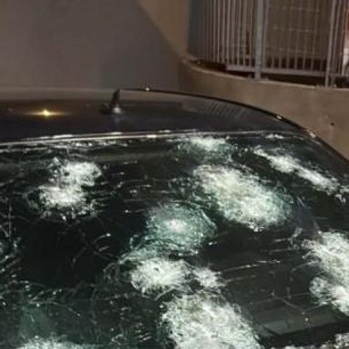 Γάζωσαν το όχημά του και έφυγαν άπραγοι – Μυρίζει αντίποινα η μαφιόζικη ενέδρα
