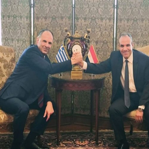 Ούτε λόγος για το ιδιοκτησιακό καθεστώς της Μονής Σινά – Ο Γεραπετρίτης πήγε, χαμογέλασε και μοίρασε ευχολόγια