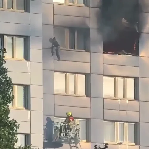 Βερολίνο: Γυναίκα βουτά από τον 11ο όροφο για να σωθεί από φωτιά (βίντεο)