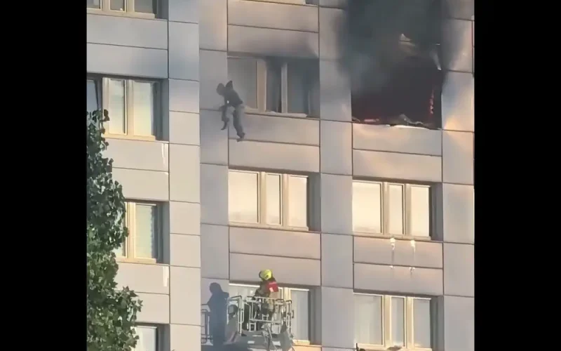 Βερολίνο: Γυναίκα βουτά από τον 11ο όροφο για να σωθεί από φωτιά (βίντεο)
