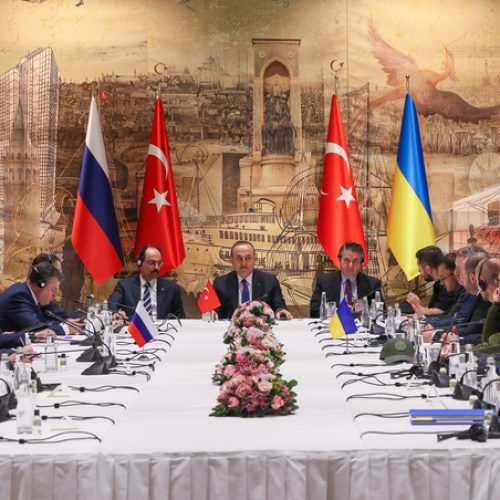 ISTANBUL, TURKIYE - MARCH 29: Turkish Foreign Minister Mevlut Cavusoglu (C) gives a thank you speech during the peace talks between delegations from Russia and Ukraine at Dolmabahce Presidential Office in Istanbul, Turkiye on March 29, 2022. Turkish Presidency Spokesperson Ibrahim Kalin and Turkish Deputy Foreign Minister Sedat Onal also attended the meeting. (Photo by Cem Ozdel/Anadolu Agency via Getty Images)