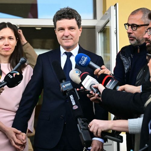 Το Κρεμλίνο λέει ότι οι ρουμανικές εκλογές ήταν «ΤΟΥΛΑΧΙΣΤΟΝ ΠΑΡΑΞΕΝΕΣ»
