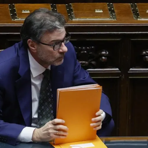 Ιταλός ΥΠΟΙΚ για γερμανική μεταρρύθμιση φρένου χρέους: Οι Γερμανοί αποφάσισαν ότι μπορούν να κάνουν ο,τι θέλουν στην Ευρώπη