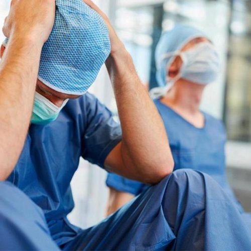 ΕΣΥ υπό διάλυση: «Τα νοσοκομεία λειτουργούν στα όρια της κατάρρευσης και οι ασθενείς πληρώνουν το τίμημα»