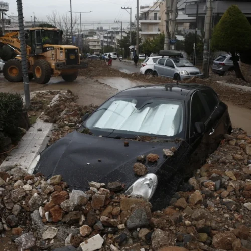 Πάνω από 1.500 κλήσεις στην Πυροσβεστική από την κακοκαιρία στην Αττική