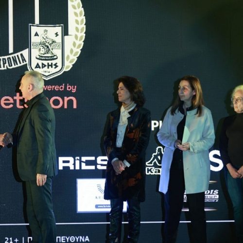 Άρης – Συγκίνησαν οι γονείς του Άλκη Καμπανού στη γιορτή για τα 111 χρόνια