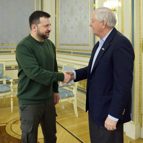 Ο γερουσιαστής Γκράχαμ καταγγέλλει τον Ζελένσκι για την έλλειψη εκλογών στην Ουκρανία