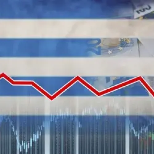 Οι Έλληνες πιο φτωχοί από το 2004: το κατά κεφαλήν εισόδημα υποχώρησε 5%