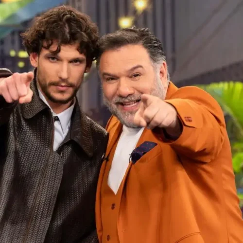The 2Night Show: Ο Βασίλης Μίχας και η Νίνα Καλούτσα καλεσμένοι σήμερα στον Γρηγόρη Αρναούτογλου