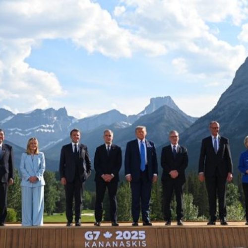Η φον ντερ Λάιεν επαναλαμβάνει τη στάση της G7 σχετικά με την κρίση στην Μέση Ανατολή
