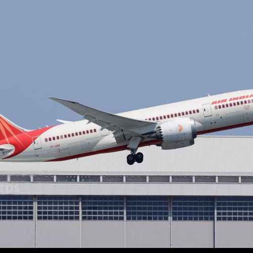 Η στιγμή της συντριβής αεροσκάφους της Air India με «242 επιβαίνοντες»