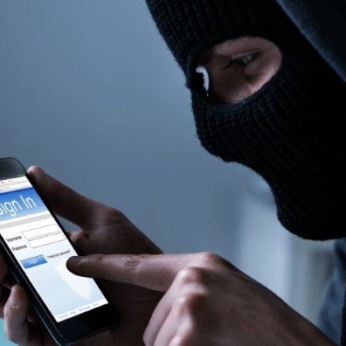 Εξιχνιάστηκαν ακόμα έξι απάτες που διέπραξαν μέλη εγκληματικών οργανώσεων πανελλαδικά