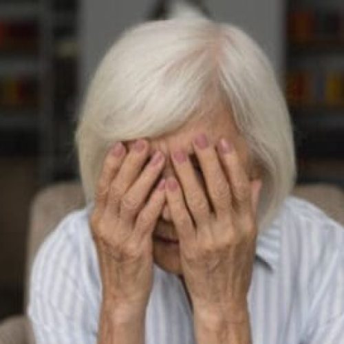 Τραυμάτισαν ηλικιωμένη για να της «αρπάξουν» αλυσίδα με σταυρό – Στο νοσοκομείο το θύμα