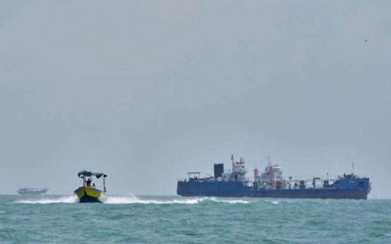 Νέα επικίνδυνη κλιμάκωση στη Μέση Ανατολή: Αμερικανικά πλήγματα σε 5 ιρανικά τάνκερ