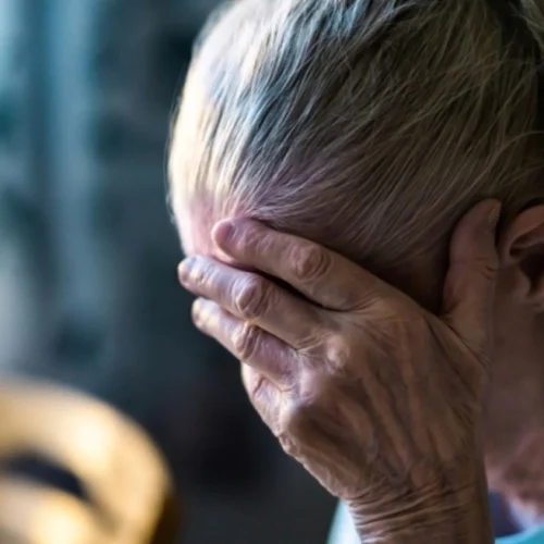 Ηλικιωμένη βάζει φωτιά στο σπίτι για να καεί με τον σύζυγό της – αναβιώνει η υπόθεση στο δικαστήριο Ηρακλείου