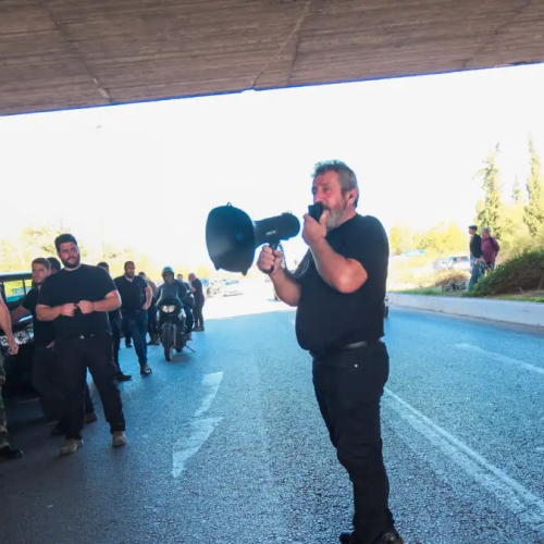 Νέο μπλόκο στον ΒΟΑΚ από αγρότες και κτηνοτρόφους στην Κρήτη