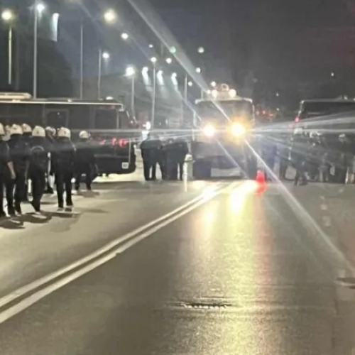 Σκηνές έντασης στη Θεσσαλονίκη: Επεισόδια μετά την πορεία για το Πολυτεχνείο (Βίντεο)