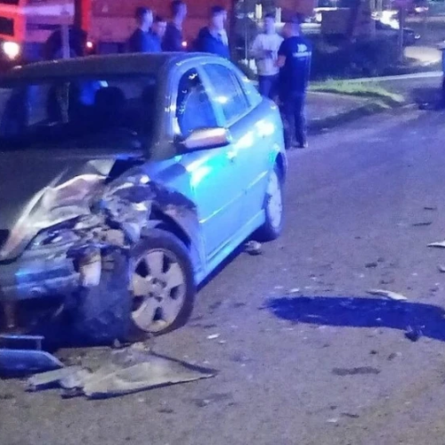 Τροχαίο στο Αγρίνιο: Τρεις τραυματίες μετά από σύγκρουση ΙΧ, παιδί μεταφέρθηκε στο νοσοκομείο (Βίντεο)