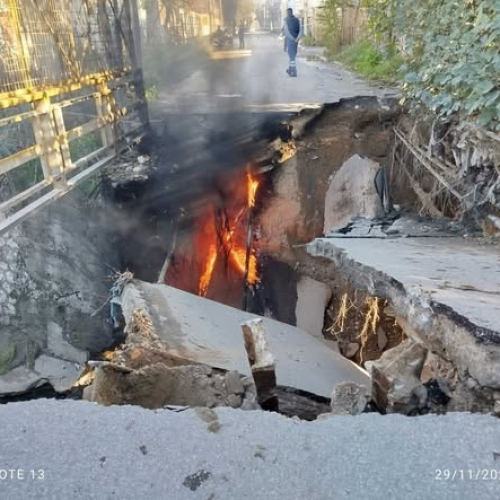 Συναγερμός στο Ρέμα Προφήτη Δανιήλ: Υποχώρησε Γέφυρα και Ξέσπασε Φωτιά