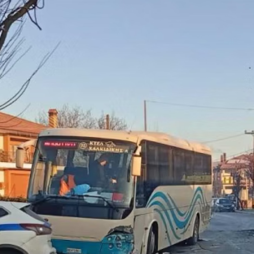 Τροχαίο στην Αρναία Χαλκιδικής – Λεωφορείο με μαθητές συγκρούστηκε με βαν