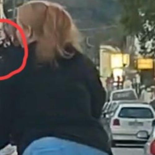 Κρήτη: Δικάβαλο σε πατίνι με κινητό στο χέρι – Από θαύμα δεν έγινε τροχαίο στην Κρήτη