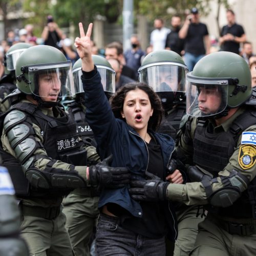 ΜΙΚΡΕΣ ΑΝΤΙΠΟΛΕΜΙΚΕΣ ΦΩΝΕΣ ΣΕ ΜΙΑ ΣΙΩΝΙΣΤΙΚΗ ΚΑΙ ΠΟΛΕΜΟΧΑΡΗ ΚΟΙΝΩΝΙΑ