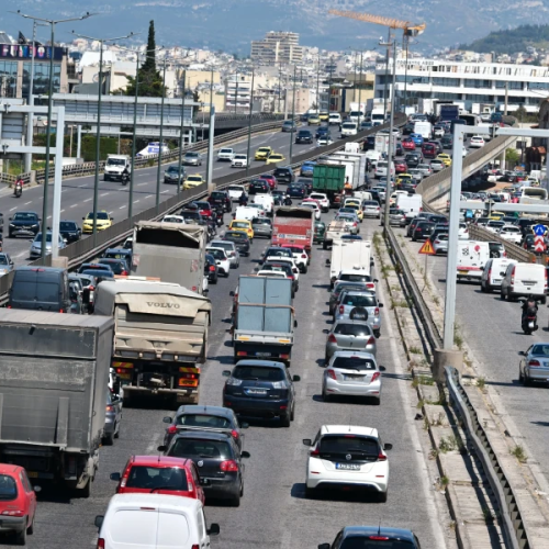 Κορυφώνεται η φυγή για το Πάσχα: Γεμάτα πλοία και μποτιλιάρισμα στους εθνικούς άξονες